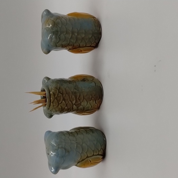 Matching ceramic owl salt and pepper shakers and toothpicks holder - Picture 3 of 6